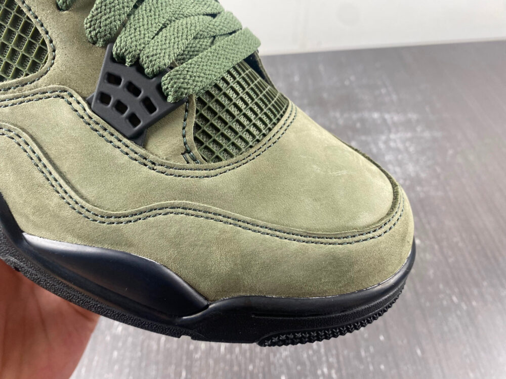 Jordan 4 Retro Undefeated - 19