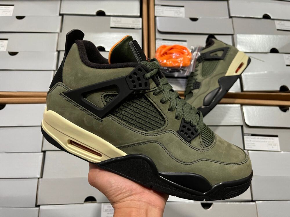 Jordan 4 Retro Undefeated - 10