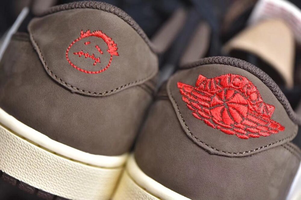 Travis Scott X Air Jordan 1 Low Mocha - 11