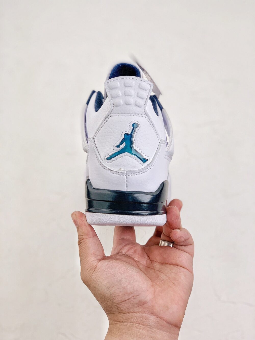 Jordan 4 Retro Columbia - 10