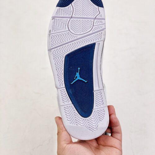 Jordan 4 Retro Columbia - 9