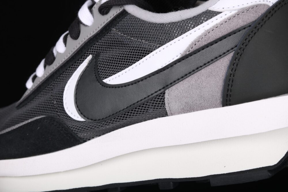 Sacai x Nike LD Waffle Black - 17