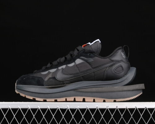 Nike Vaporwaffle, Sacai Black Gum - 2