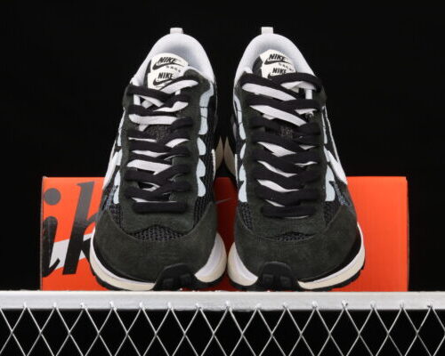 Nike Vaporwaffle, Sacai Black White - 4