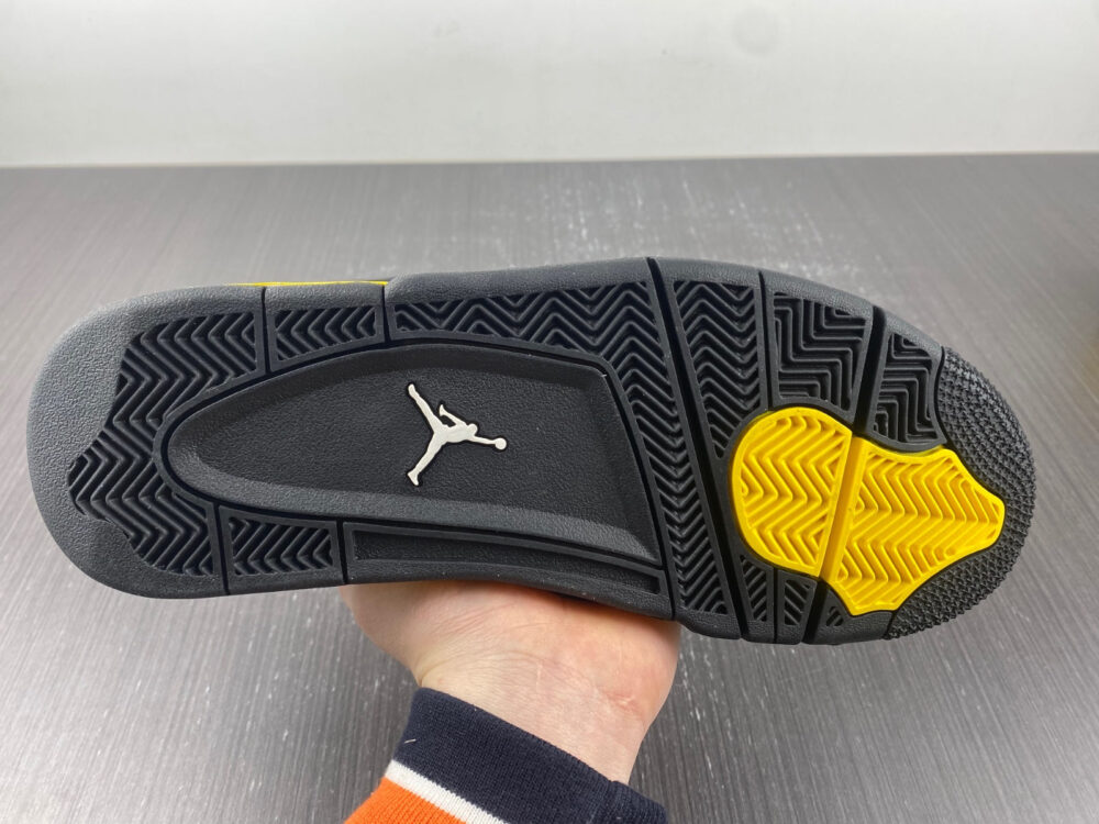 Jordan 4 Retro Thunder - 3