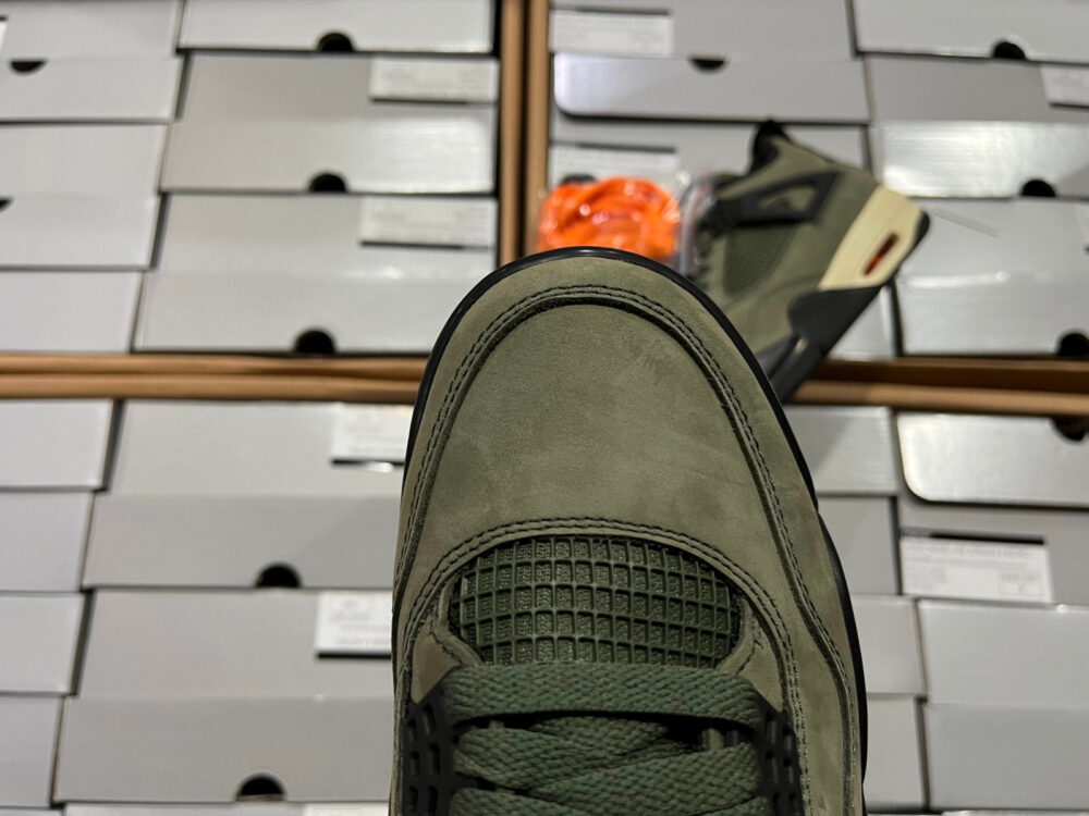 Jordan 4 Retro Undefeated - 8
