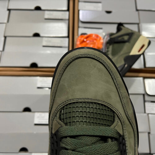 Jordan 4 Retro Undefeated - 8