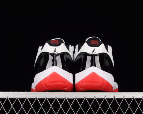 Jordan 11 Retro Low, Concord Bred - 3