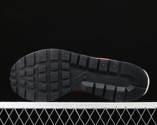 Nike Vaporwaffle, Sacai Dark Iris - 5