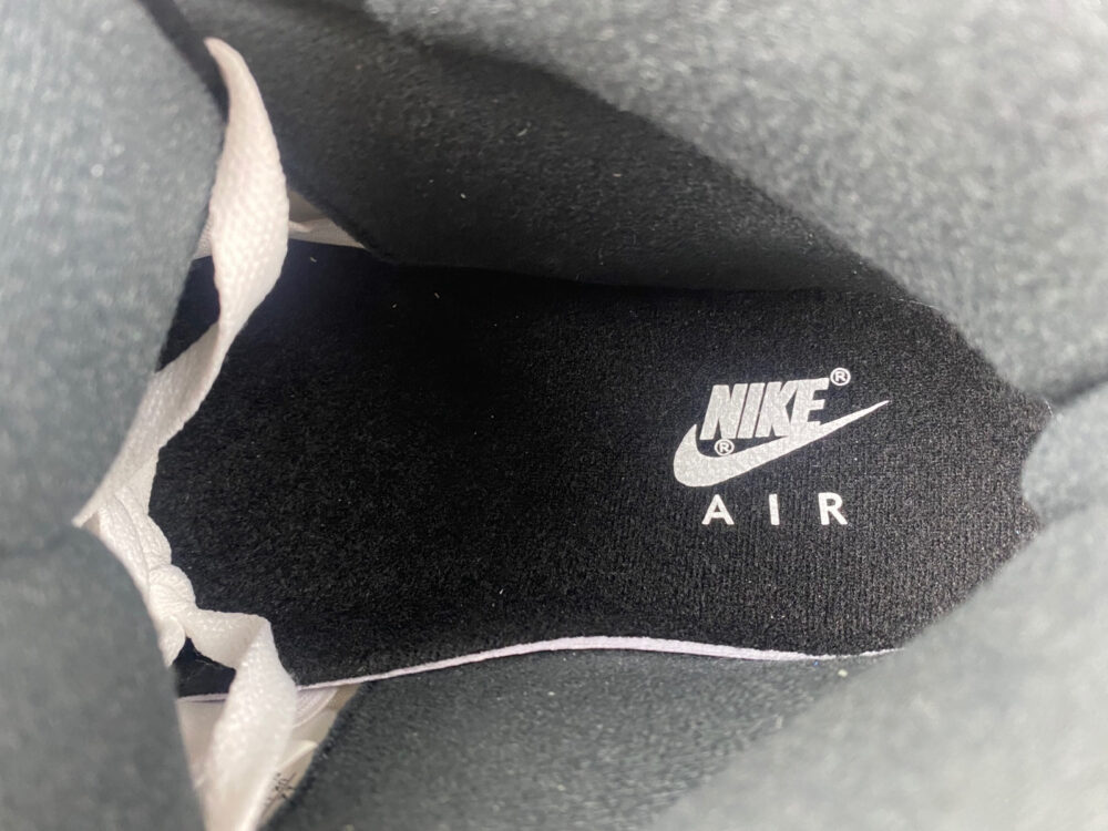 Jordan 2 Retro OG Chicago (2022) - 16