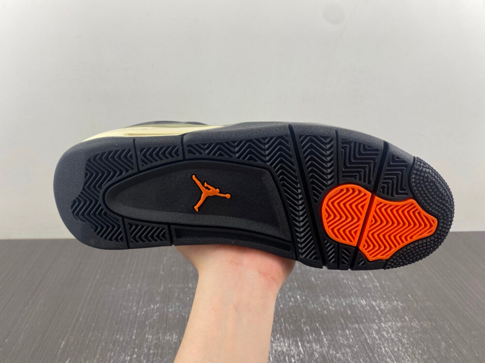 Jordan 4 Retro Undefeated - 26
