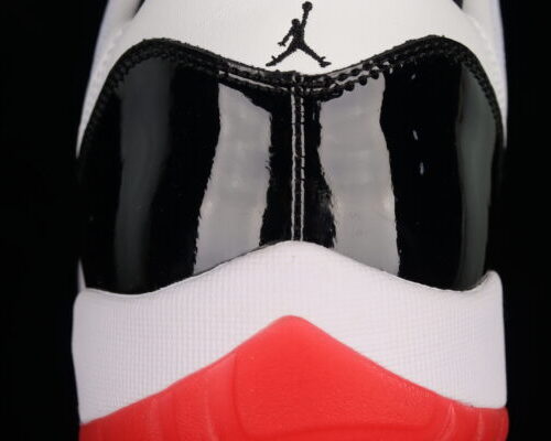 Jordan 11 Retro Low, Concord Bred - 9
