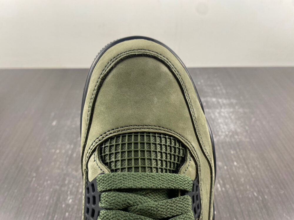 Jordan 4 Retro Undefeated - 20