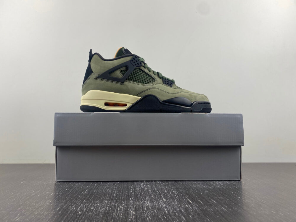 Jordan 4 Retro Undefeated - 18