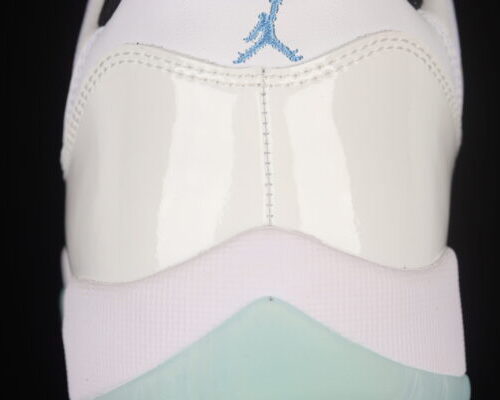 Jordan 11 Retro Low, Legend Blue - 3