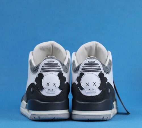 Nike KAWS x Air Jordan 3 - 4