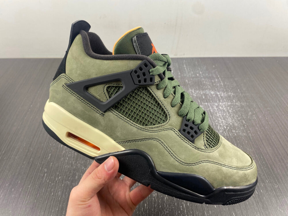 Jordan 4 Retro Undefeated - 17