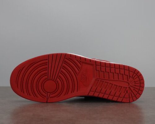 Jordan 1 Retro Chicago - 5
