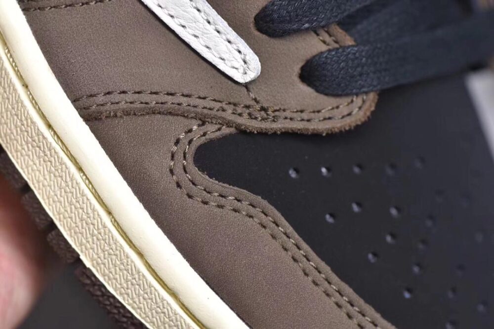Travis Scott X Air Jordan 1 Low Mocha - 9