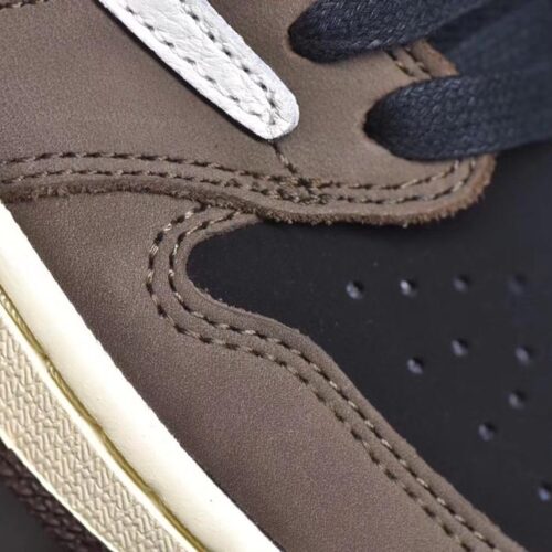 Travis Scott X Air Jordan 1 Low Mocha - 9