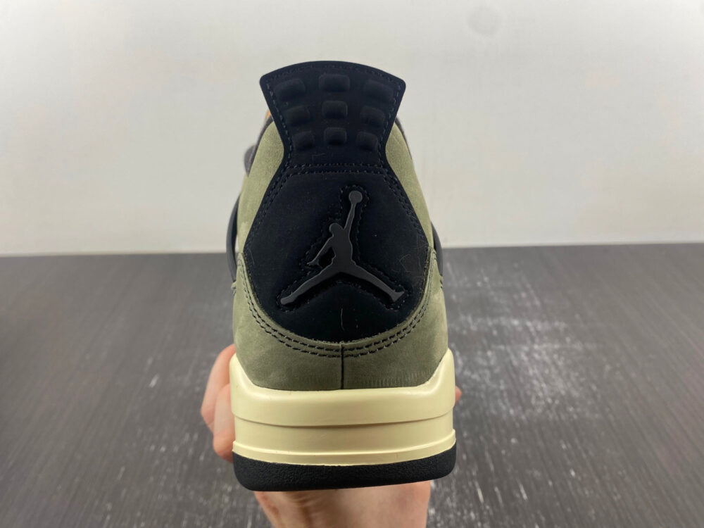 Jordan 4 Retro Undefeated - 22