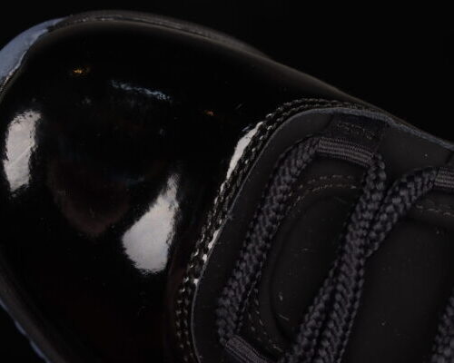 Jordan 11 Retro, Cap and Gown - 11