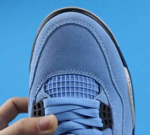 Jordan 4 Retro University Blue - 7