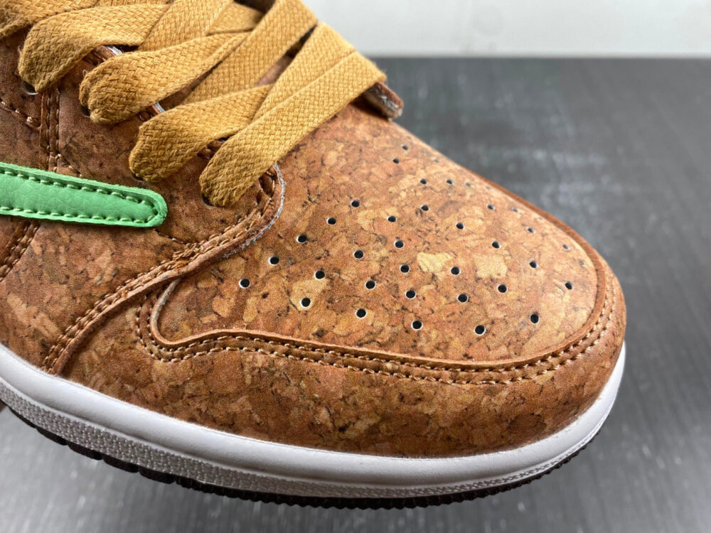 Travis Scott x Air Jordan 1 Brown and Green - 5