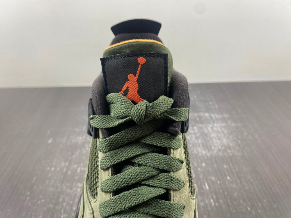 Jordan 4 Retro Undefeated - 23