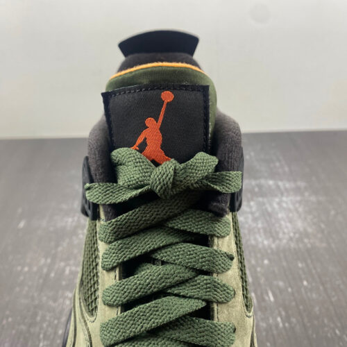 Jordan 4 Retro Undefeated - 23