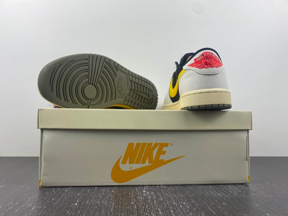 Travis Scott x Air Jordan 1 Yellow White - 11