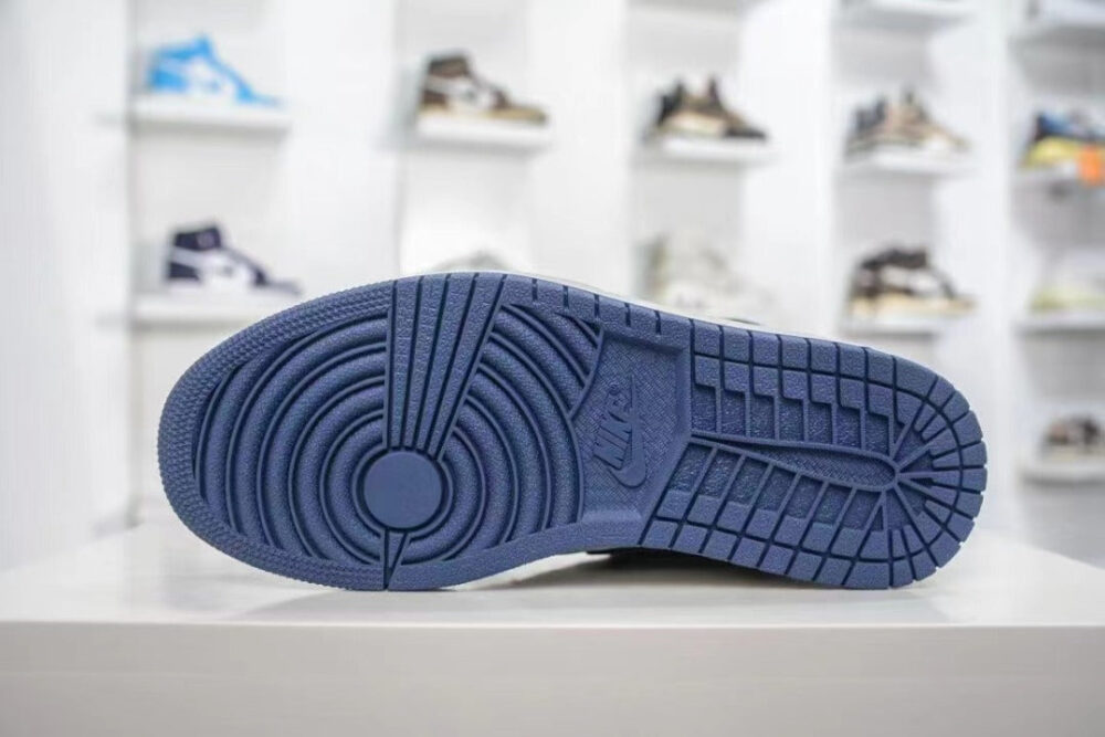 Jordan 1 Retro High Blue Moon - 11