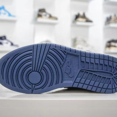 Jordan 1 Retro High Blue Moon - 11