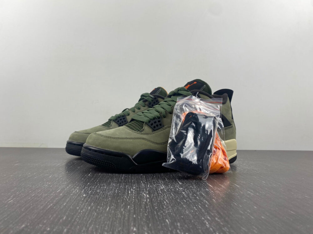 Jordan 4 Retro Undefeated - 28
