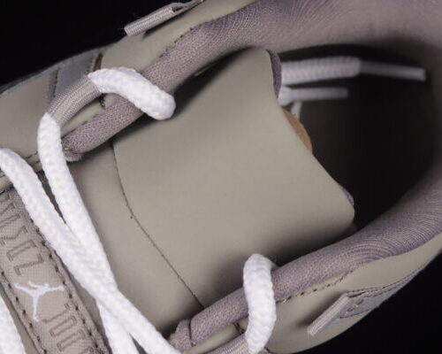 Jordan 11 Retro Low, Cool Grey - 7