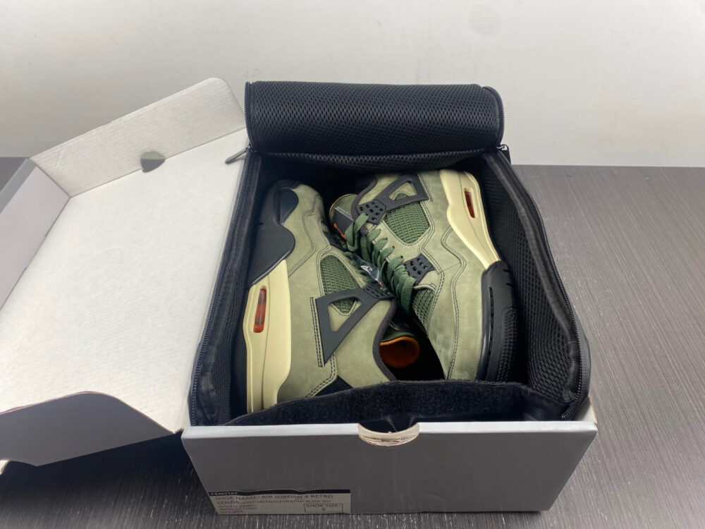 Jordan 4 Retro Undefeated - 15