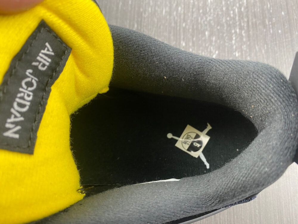 Jordan 4 Retro Thunder - 10