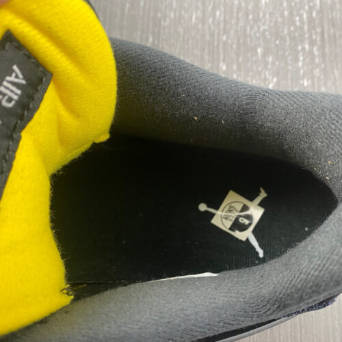 Jordan 4 Retro Thunder - 10