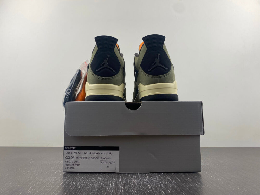 Jordan 4 Retro Undefeated - 14