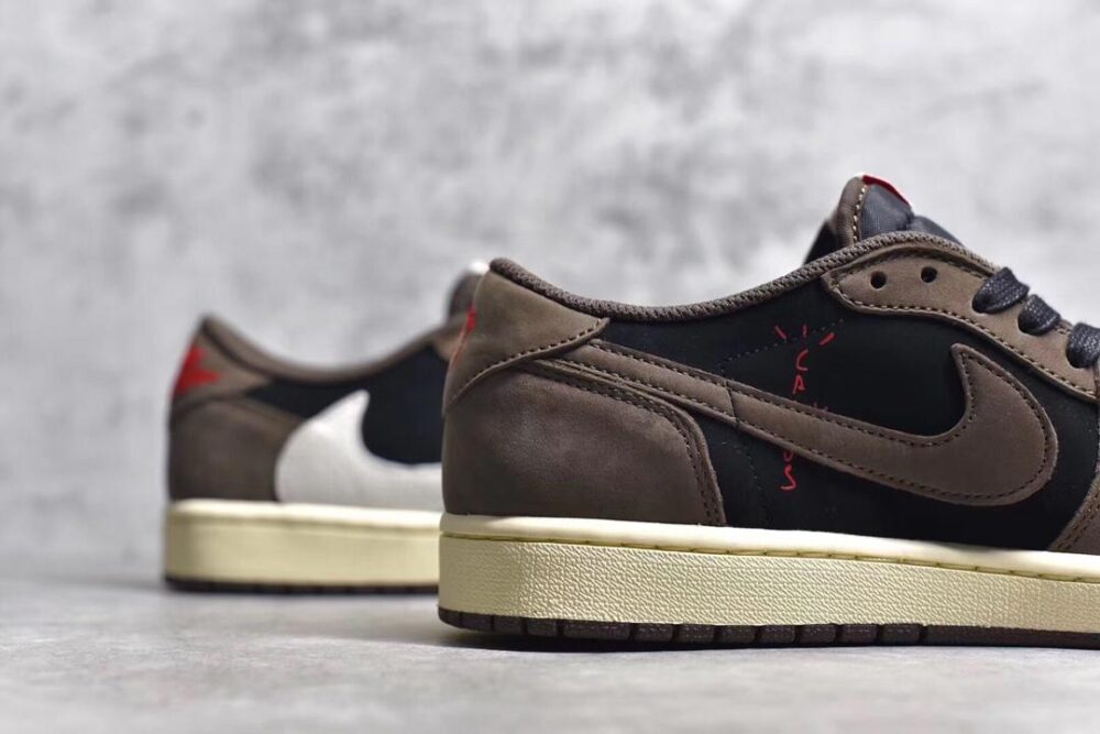 Travis Scott X Air Jordan 1 Low Mocha - 5