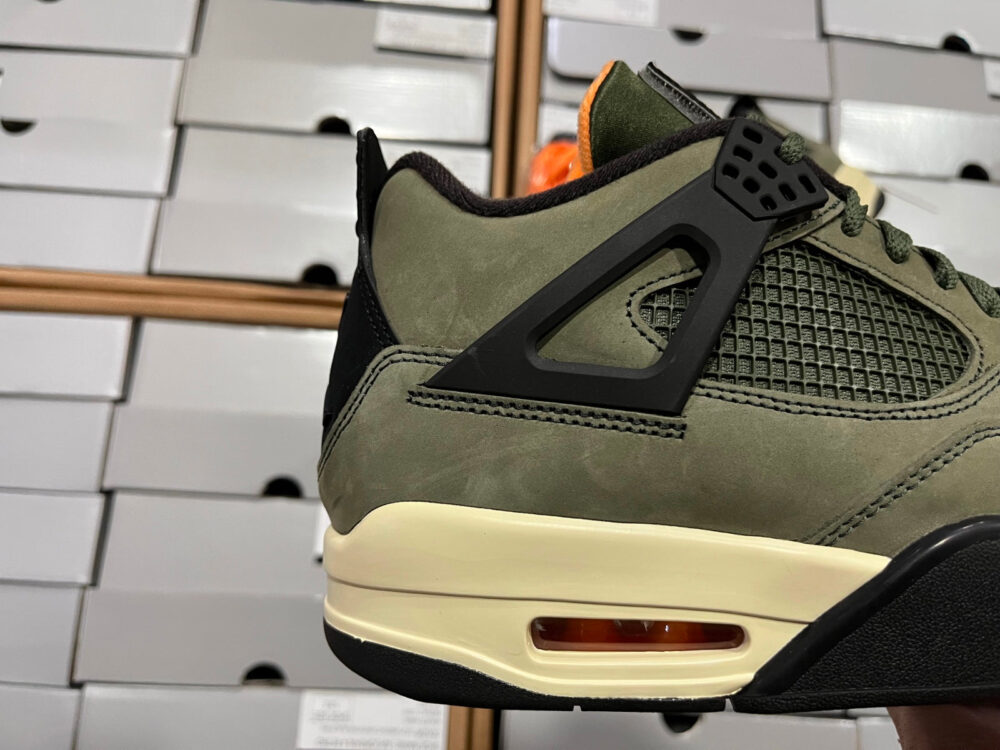 Jordan 4 Retro Undefeated - 9