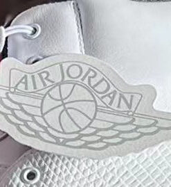 Jordan 2 Retro OG Chicago (2022) - 12