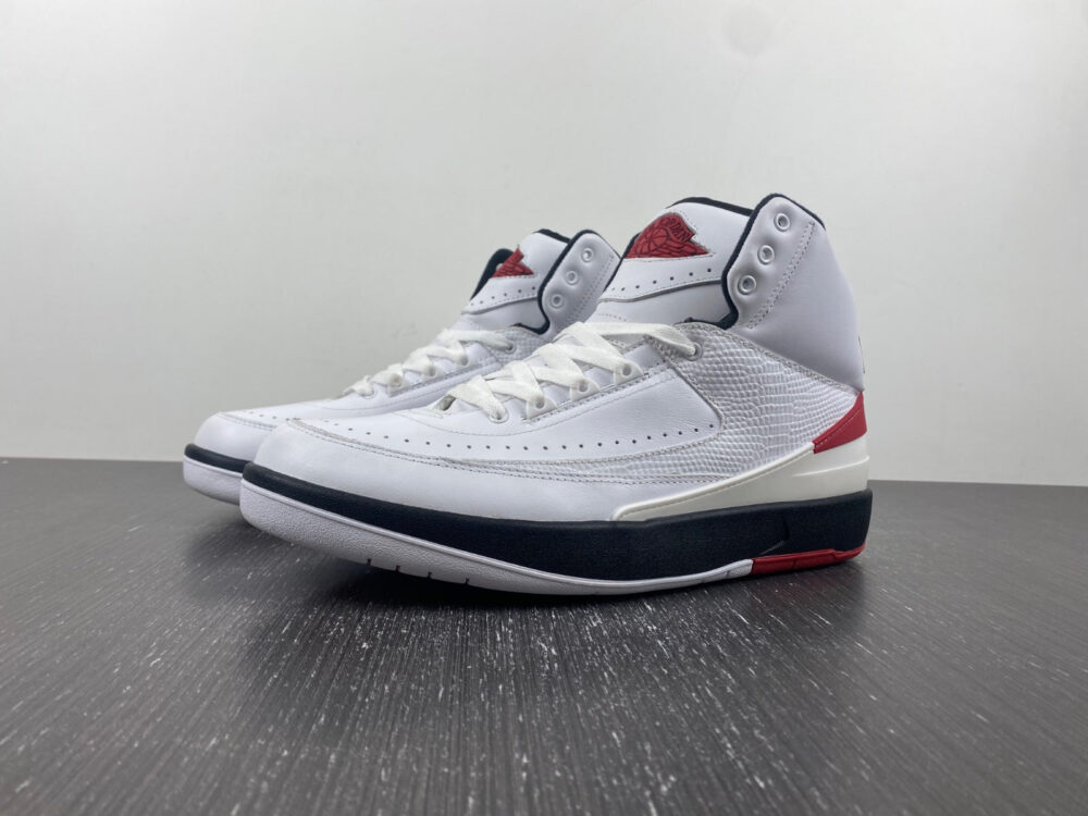Jordan 2 Retro OG Chicago (2022) - 11