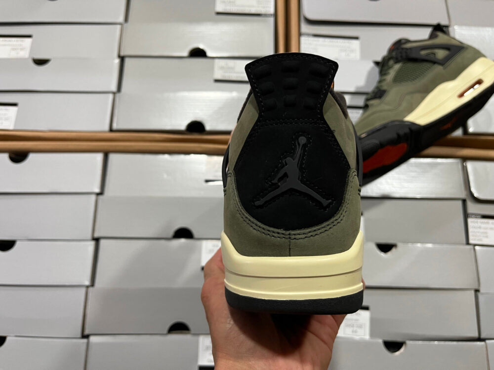 Jordan 4 Retro Undefeated - 7