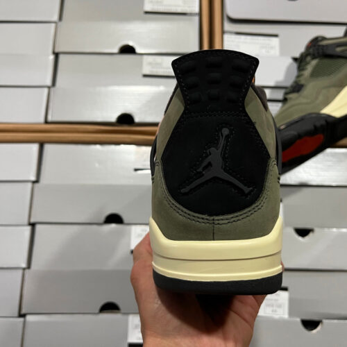 Jordan 4 Retro Undefeated - 7