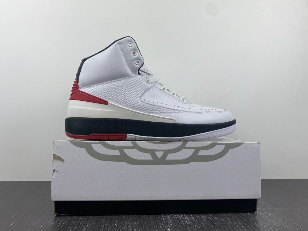Jordan 2 Retro OG Chicago (2022) - 14