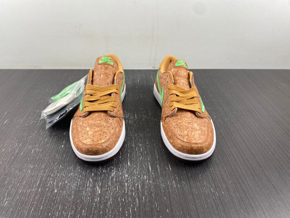 Travis Scott x Air Jordan 1 Brown and Green - 2
