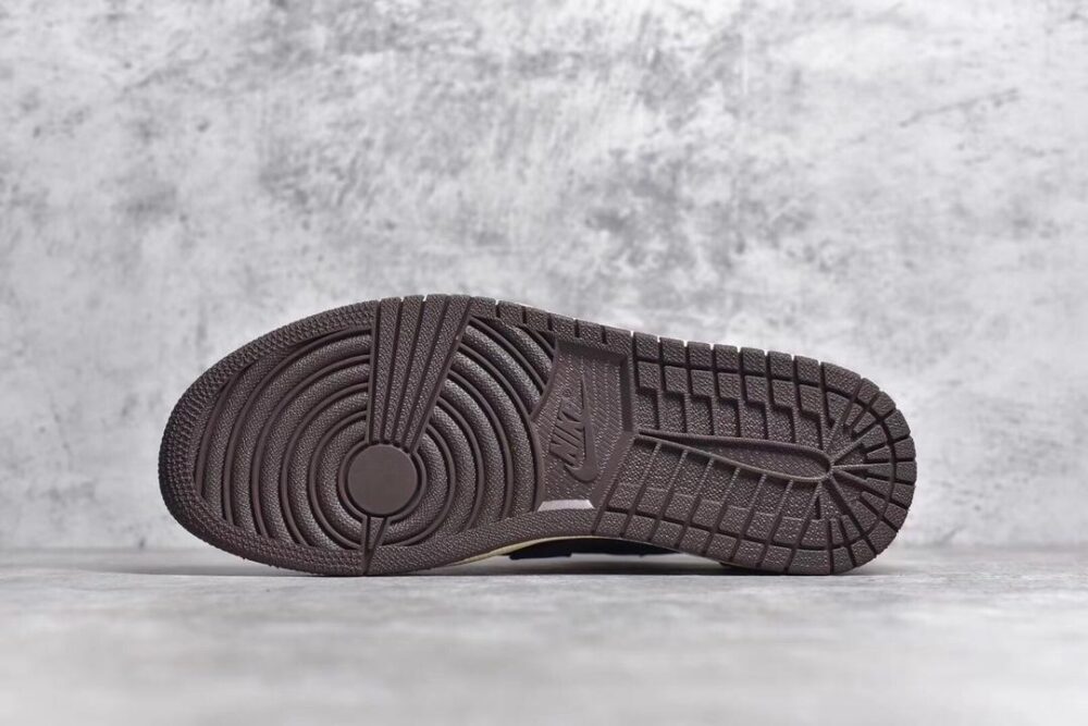Travis Scott X Air Jordan 1 Low Mocha - 4