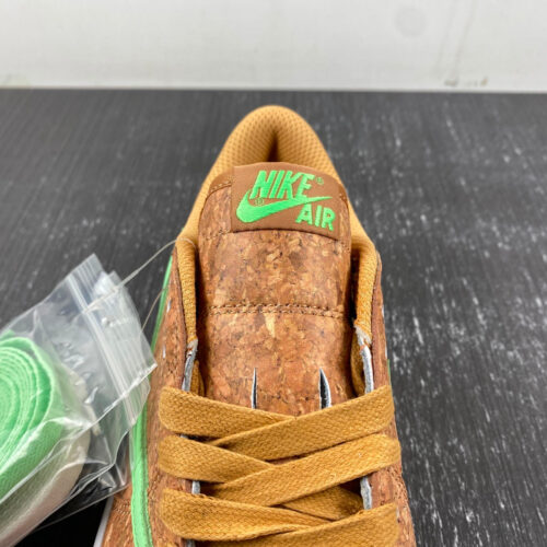 Travis Scott x Air Jordan 1 Brown and Green - 3