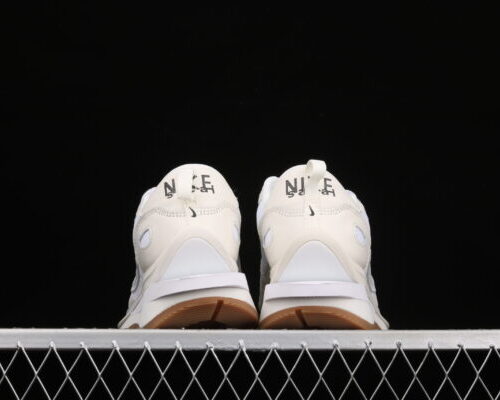 Nike Vaporwaffle, Sacai Sail Gum - 2